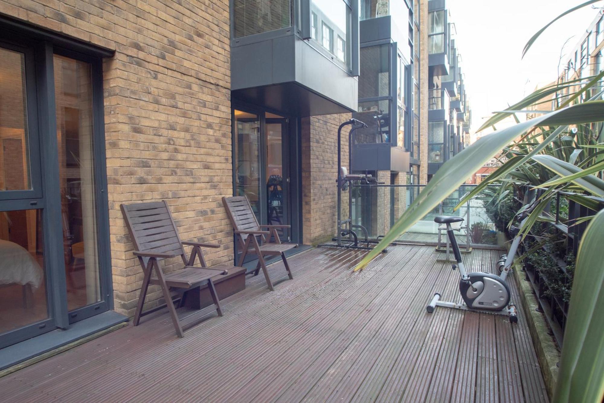 Spacious 1 Bed Apartment With Workspace, Coffee & Free Secure Parking Birmingham Exteriér fotografie