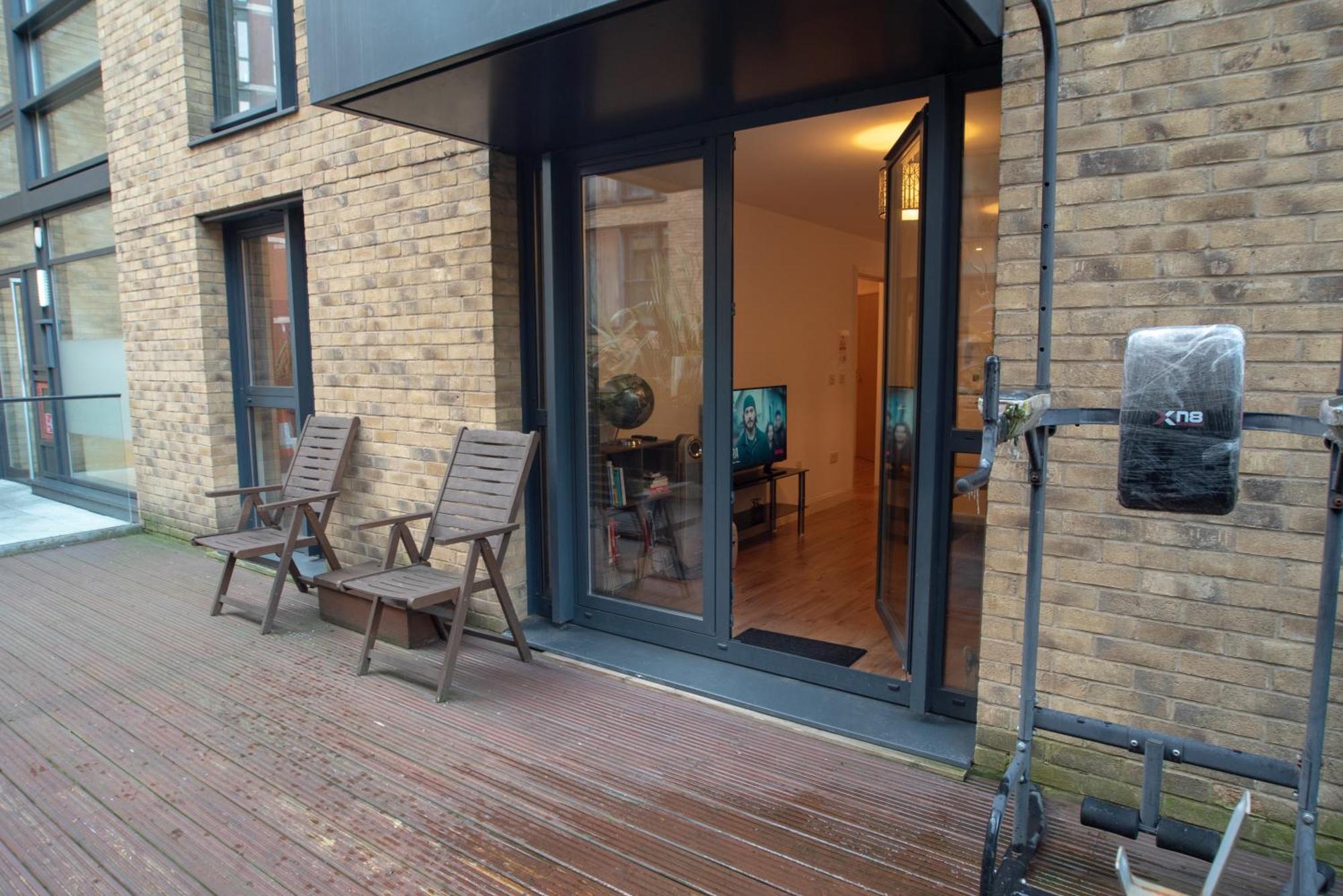 Spacious 1 Bed Apartment With Workspace, Coffee & Free Secure Parking Birmingham Exteriér fotografie