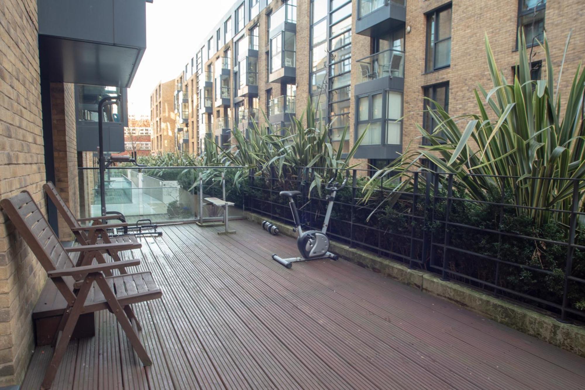 Spacious 1 Bed Apartment With Workspace, Coffee & Free Secure Parking Birmingham Exteriér fotografie