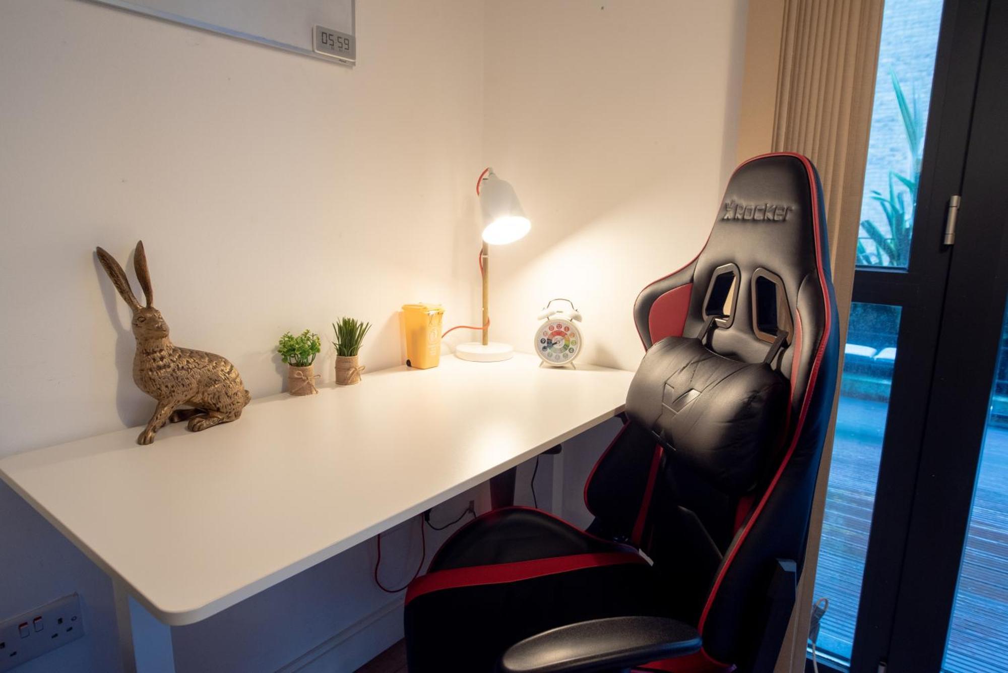 Spacious 1 Bed Apartment With Workspace, Coffee & Free Secure Parking Birmingham Exteriér fotografie