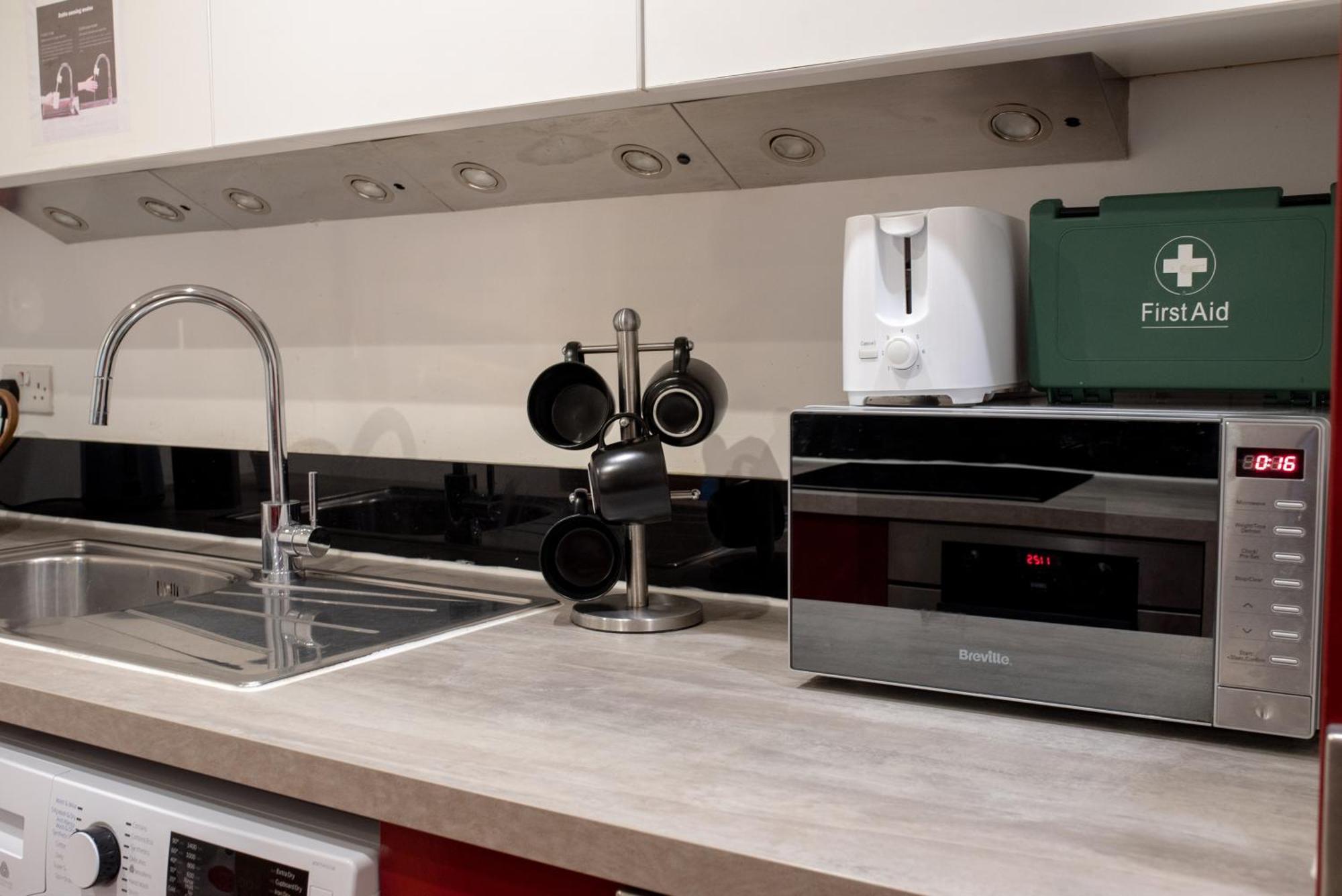 Spacious 1 Bed Apartment With Workspace, Coffee & Free Secure Parking Birmingham Exteriér fotografie