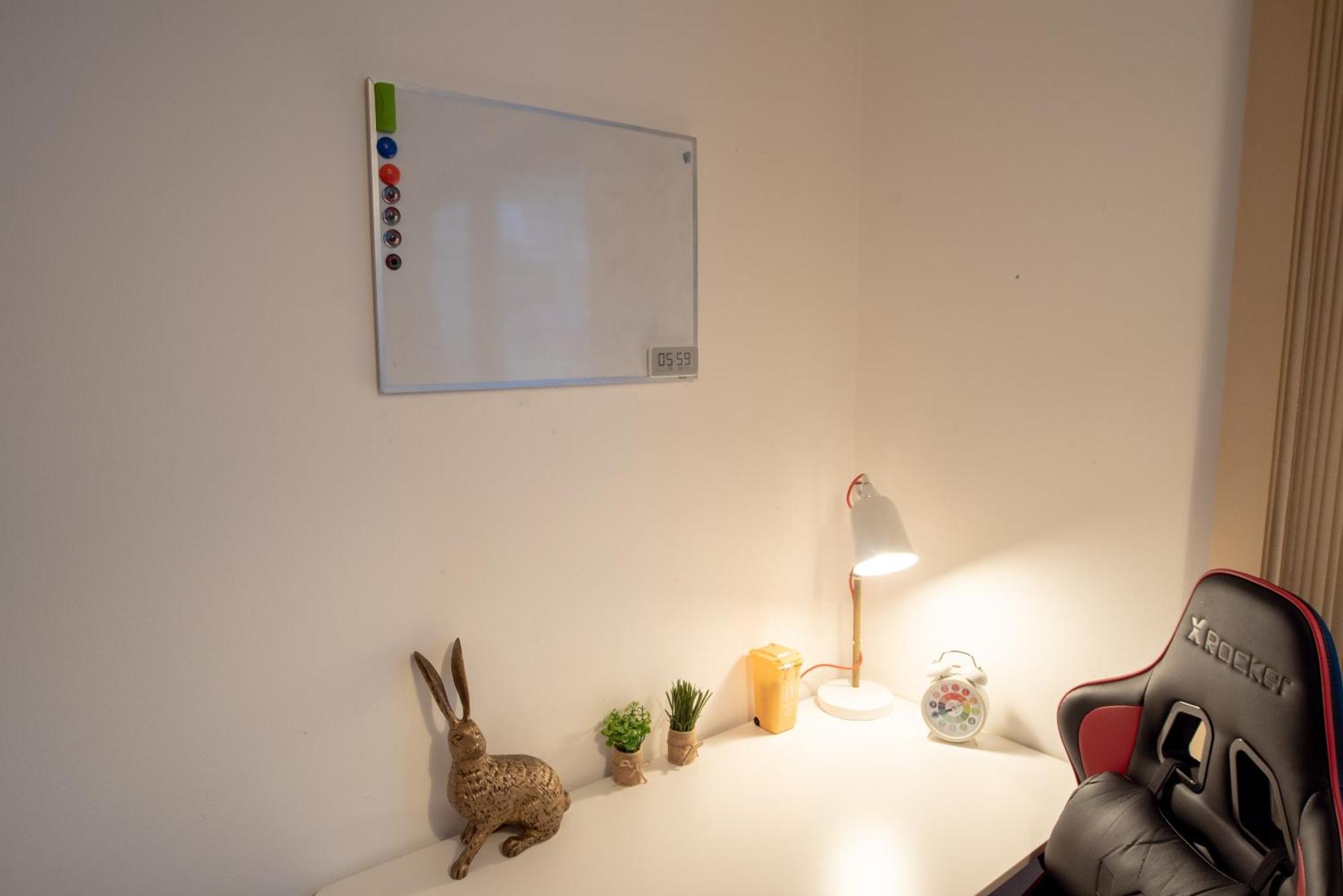 Spacious 1 Bed Apartment With Workspace, Coffee & Free Secure Parking Birmingham Exteriér fotografie