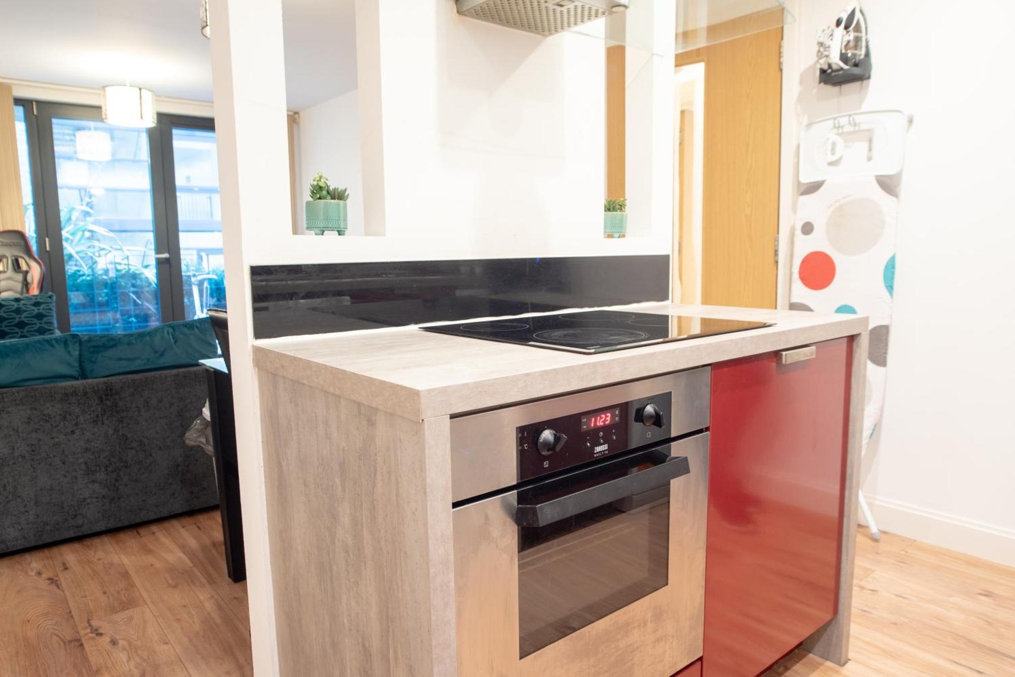 Spacious 1 Bed Apartment With Workspace, Coffee & Free Secure Parking Birmingham Exteriér fotografie