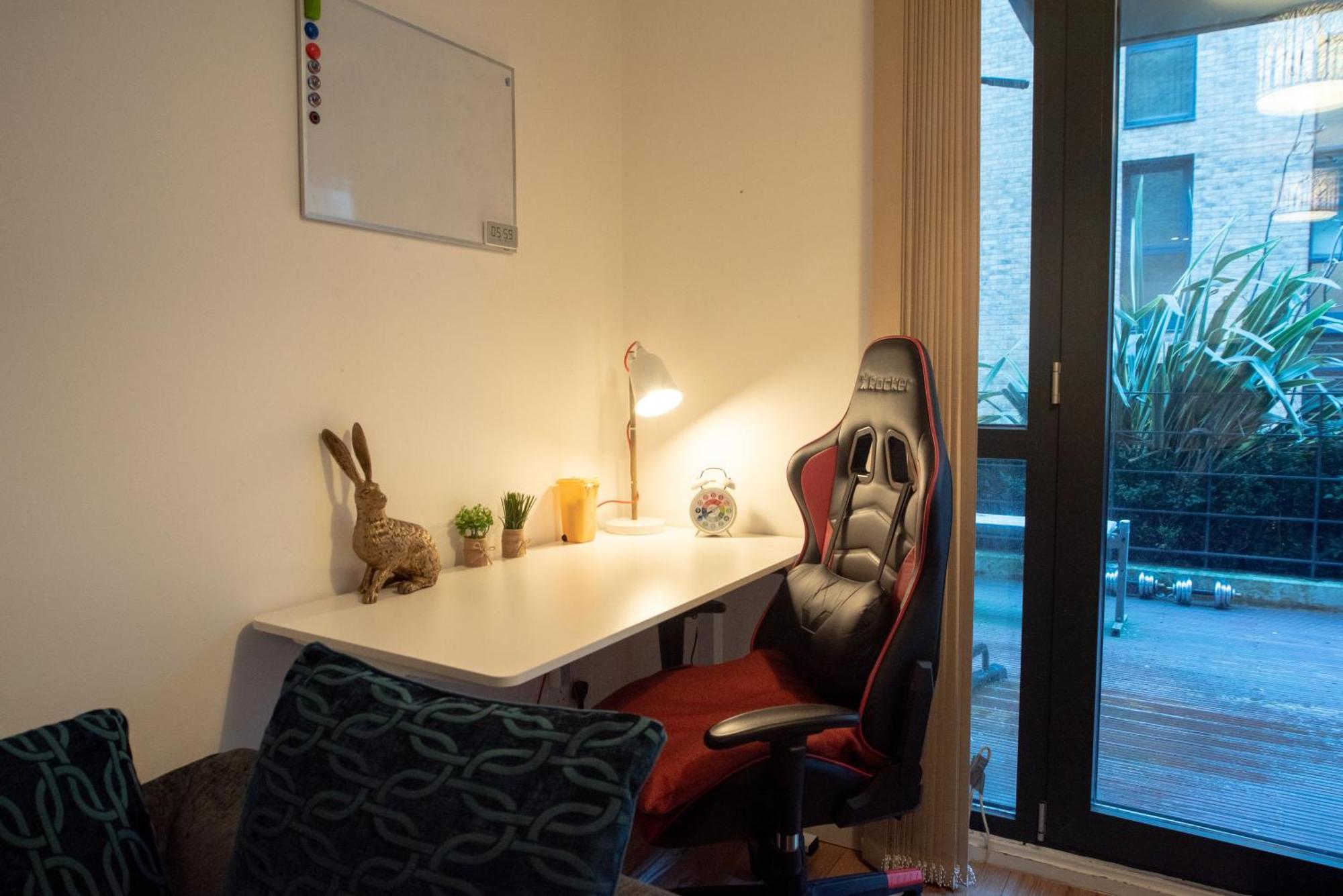 Spacious 1 Bed Apartment With Workspace, Coffee & Free Secure Parking Birmingham Exteriér fotografie