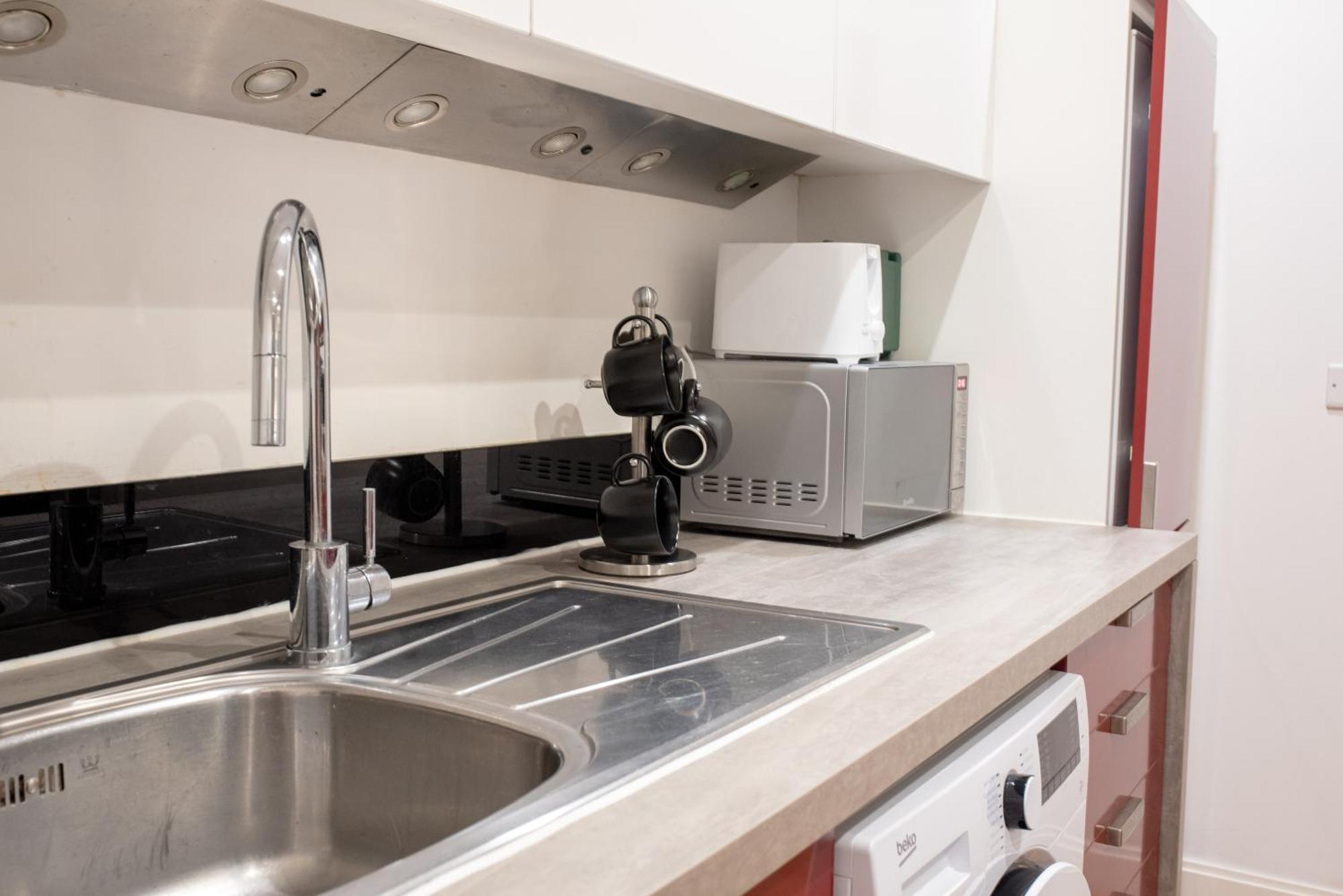 Spacious 1 Bed Apartment With Workspace, Coffee & Free Secure Parking Birmingham Exteriér fotografie