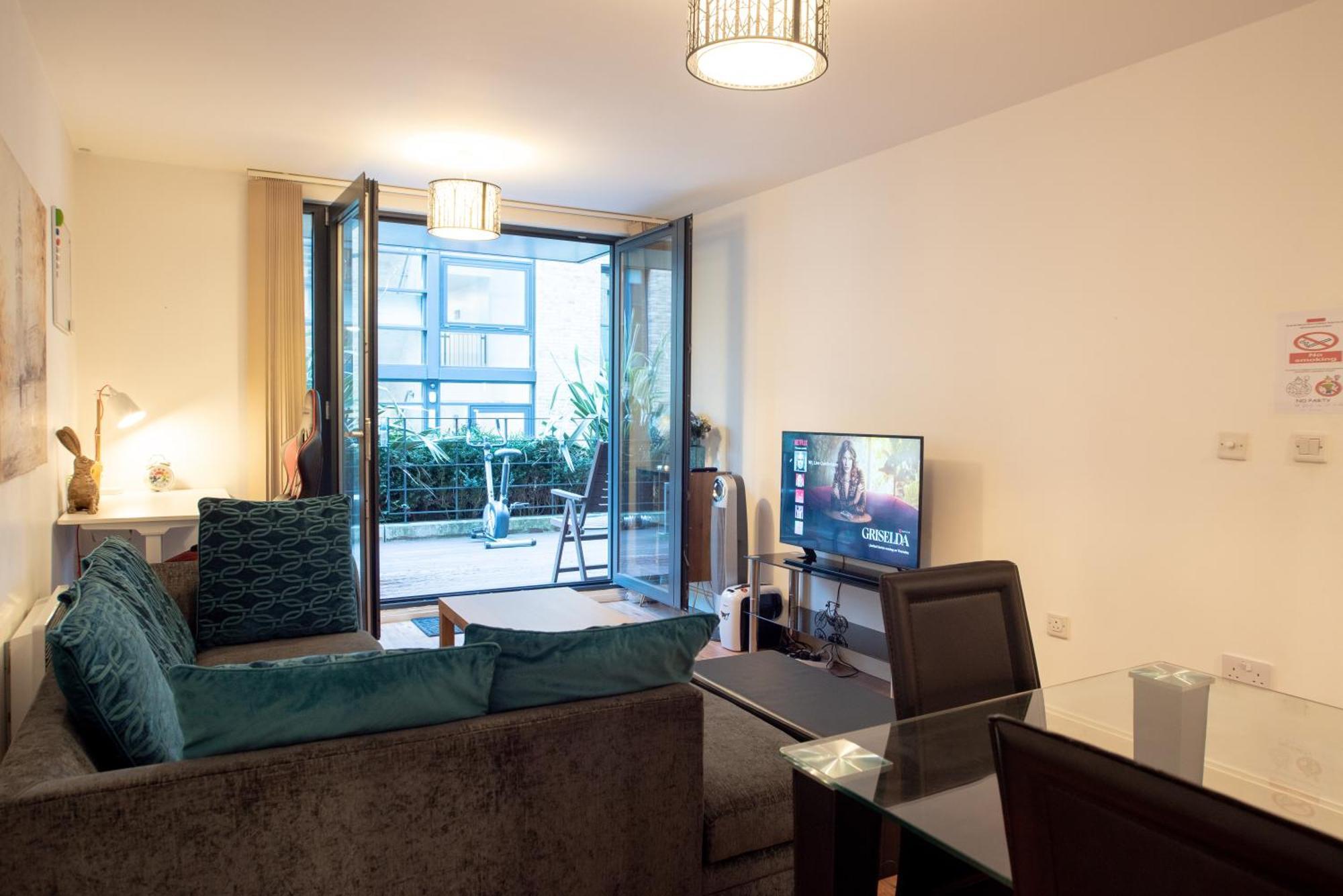 Spacious 1 Bed Apartment With Workspace, Coffee & Free Secure Parking Birmingham Exteriér fotografie